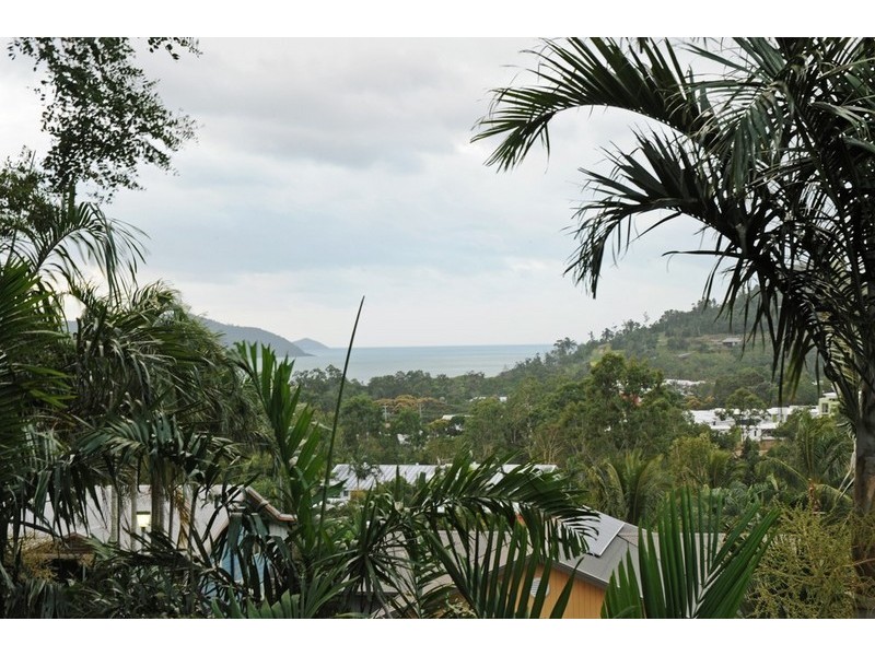 9 Country Road, Cannonvale QLD 4802