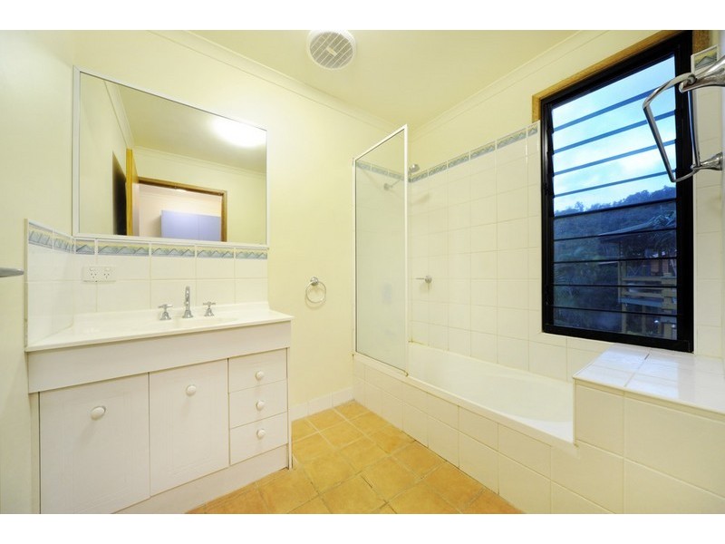 9 Country Road, Cannonvale QLD 4802