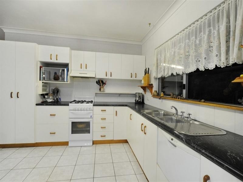 37 Pringle Road, Cannonvale QLD 4802