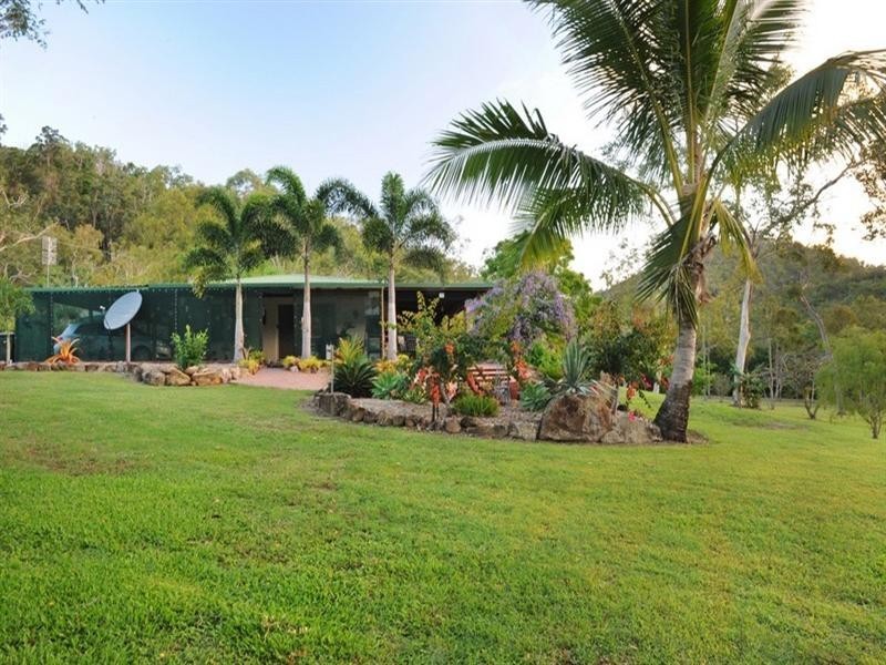 37 Pringle Road, Cannonvale QLD 4802