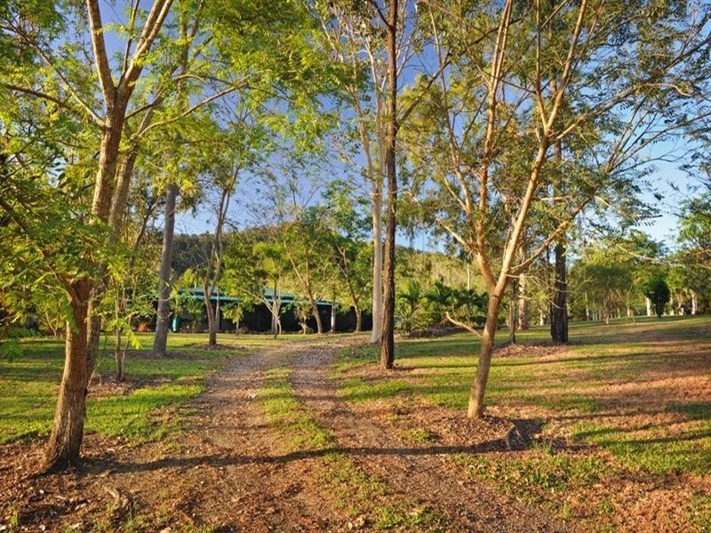 37 Pringle Road, Cannonvale QLD 4802