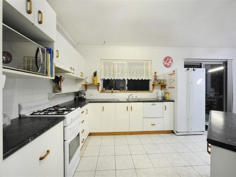 37 Pringle Road, Cannonvale QLD 4802