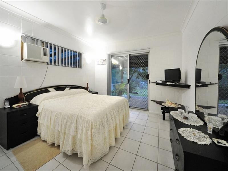37 Pringle Road, Cannonvale QLD 4802