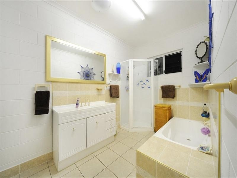 37 Pringle Road, Cannonvale QLD 4802