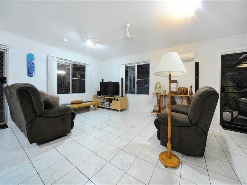 37 Pringle Road, Cannonvale QLD 4802