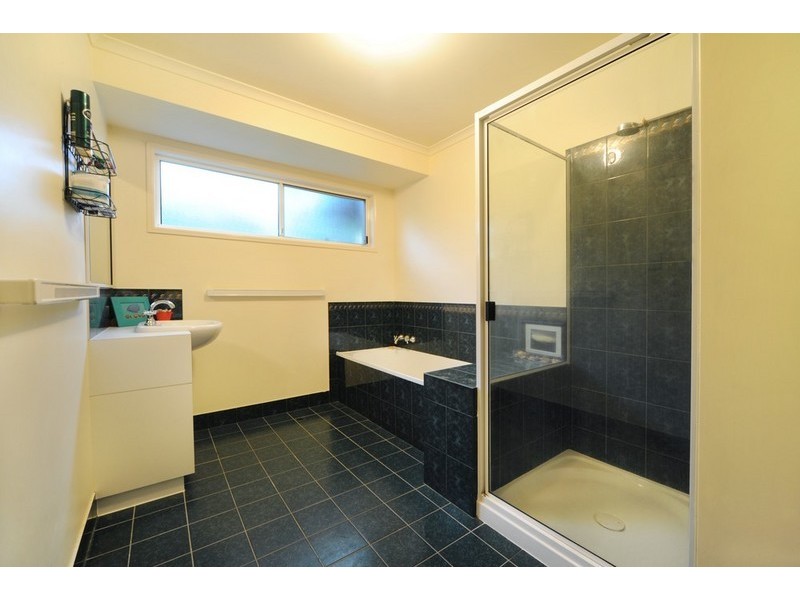 2 Hamilton Avenue, Cannonvale QLD 4802