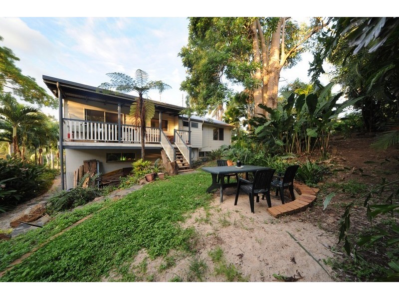 2 Hamilton Avenue, Cannonvale QLD 4802