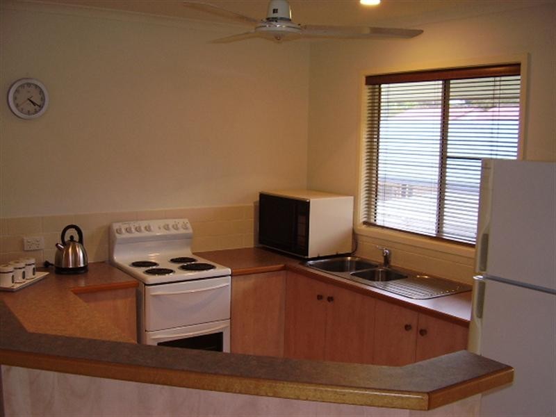 2/8a Erromango Court, Jubilee Pocket QLD 4802