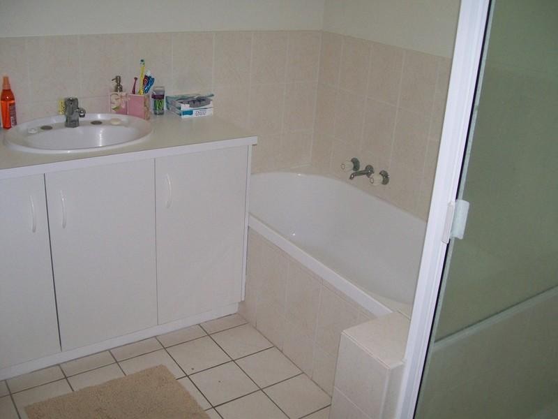 2/8a Erromango Court, Jubilee Pocket QLD 4802