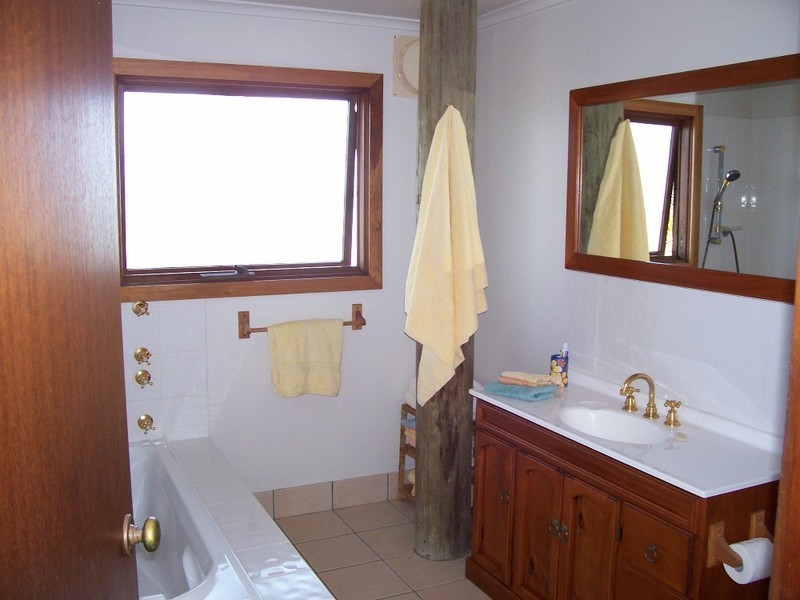 7 Warrain Avenue, Shute Harbour QLD 4802