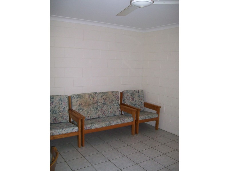 8/9 Salmon Street, Cannonvale QLD 4802