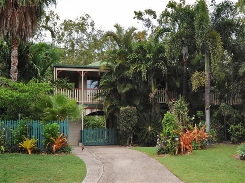 10 Solway Avenue, Cannonvale QLD 4802