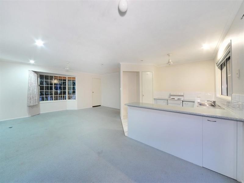 10 Solway Avenue, Cannonvale QLD 4802