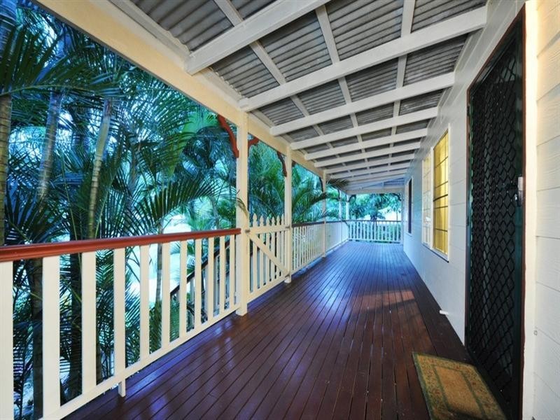 10 Solway Avenue, Cannonvale QLD 4802
