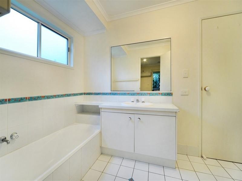 10 Solway Avenue, Cannonvale QLD 4802
