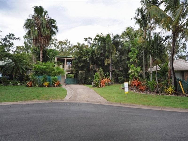 10 Solway Avenue, Cannonvale QLD 4802
