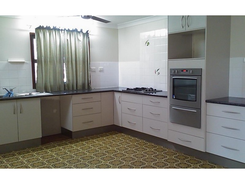 6 Pleasant Drive, Cannonvale QLD 4802