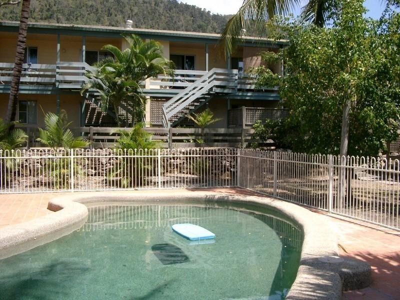 15/6 St Martins Lane, Cannonvale QLD 4802