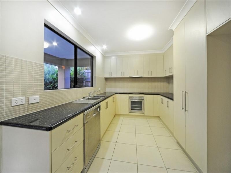 2/24 Links Drive, Cannonvale QLD 4802