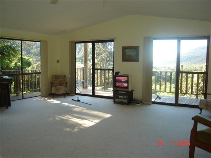 18 Shute Harbour Road, Flametree QLD 4802