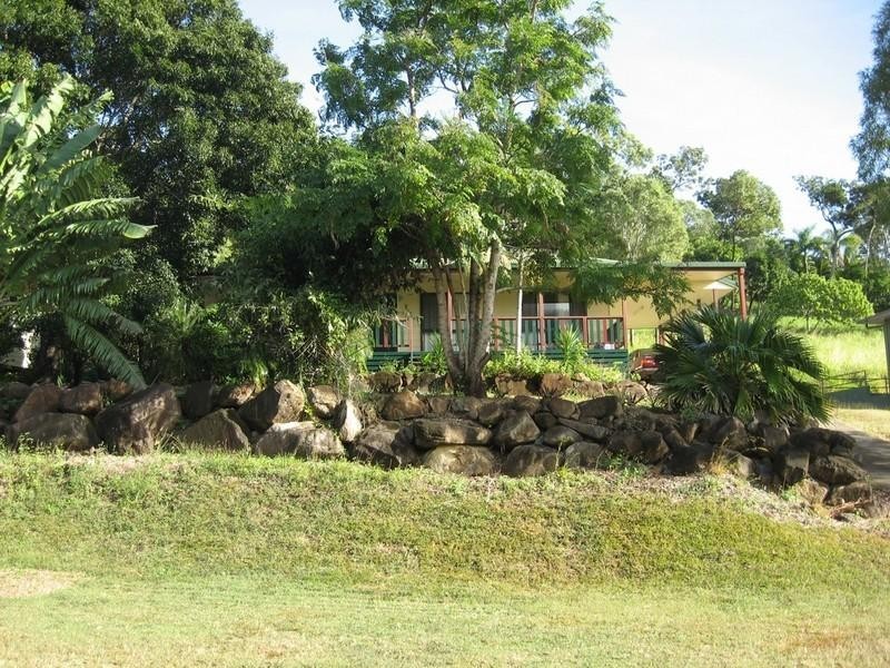 20 Grace Avenue, Cannonvale QLD 4802