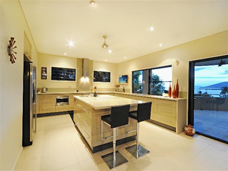 6 Palm Drive, Cannonvale QLD 4802