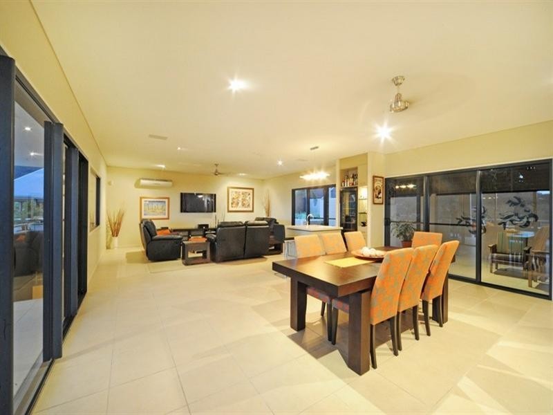 6 Palm Drive, Cannonvale QLD 4802
