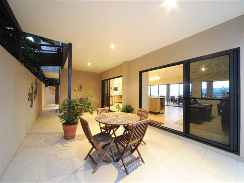 6 Palm Drive, Cannonvale QLD 4802