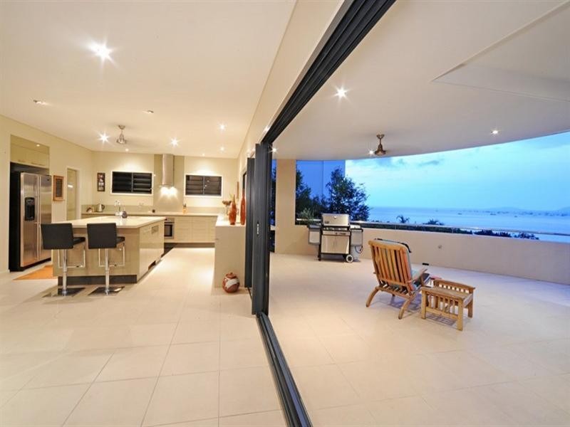 6 Palm Drive, Cannonvale QLD 4802