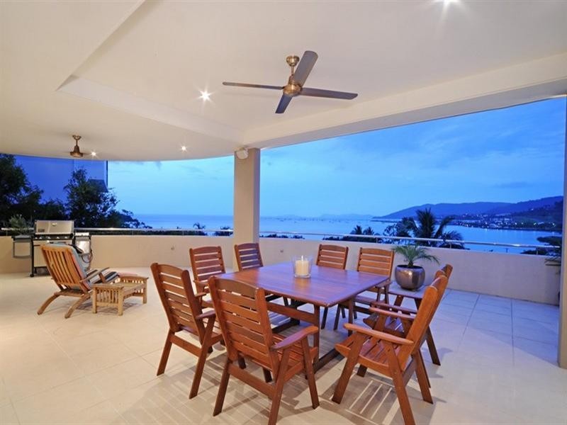 6 Palm Drive, Cannonvale QLD 4802