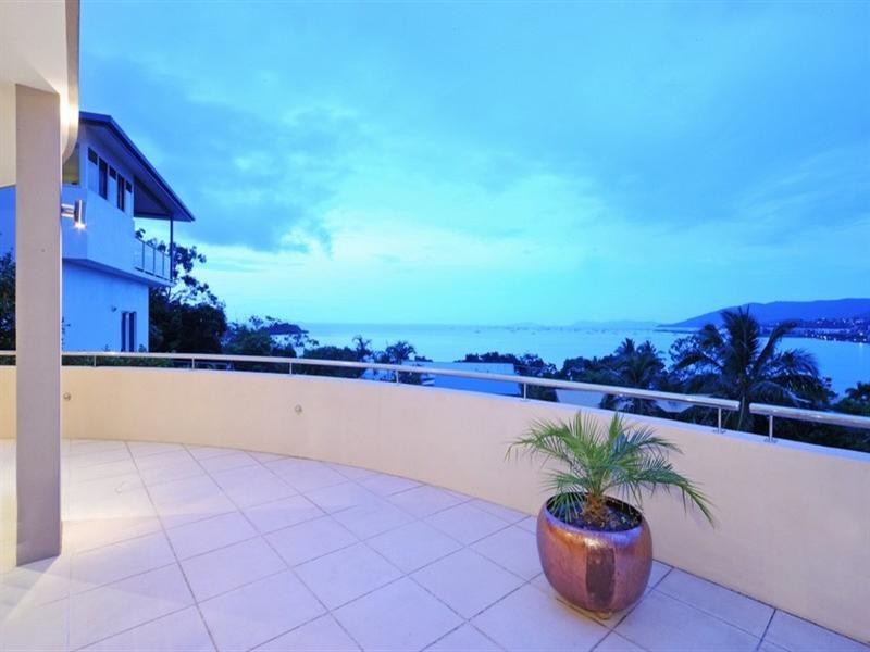6 Palm Drive, Cannonvale QLD 4802
