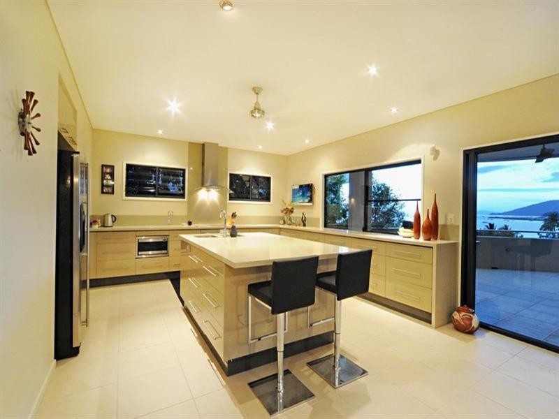 6 Palm Drive, Cannonvale QLD 4802