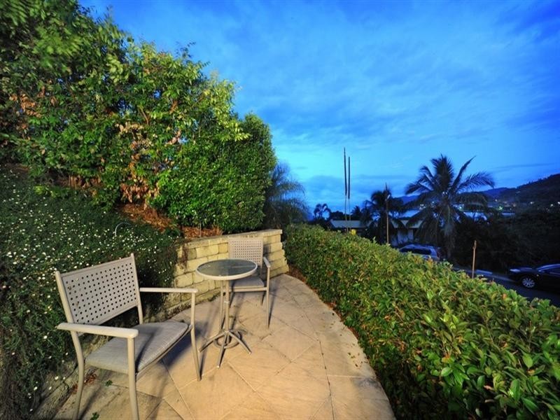6 Palm Drive, Cannonvale QLD 4802