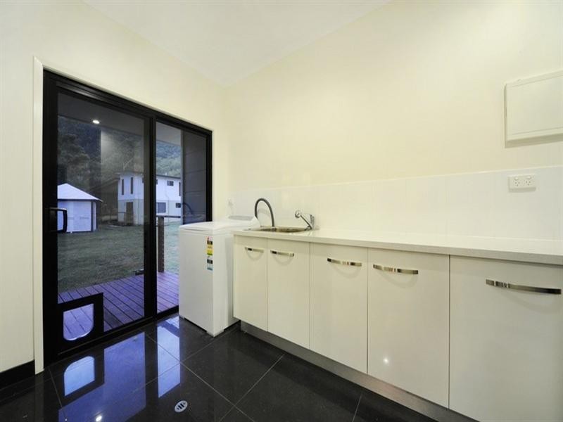140 Kookaburra Drive, Cannonvale QLD 4802