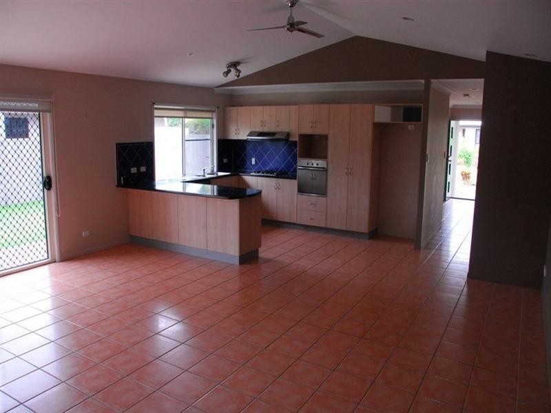 25 Banksia Court, Cannonvale QLD 4802