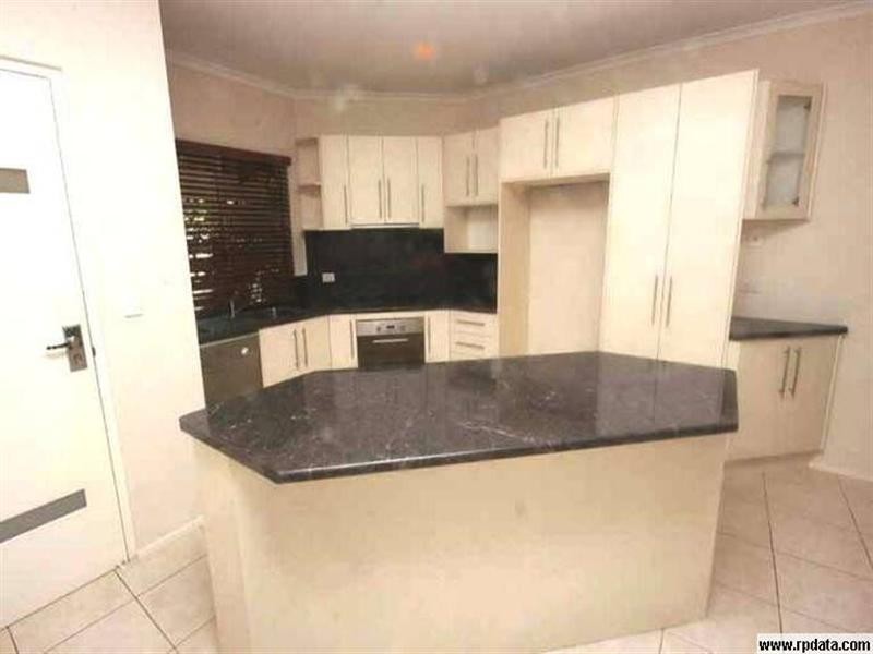 2/6 Salmon Court, Cannonvale QLD 4802