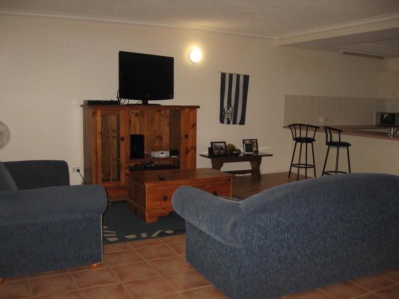 2/24 Island Drive, Cannonvale QLD 4802