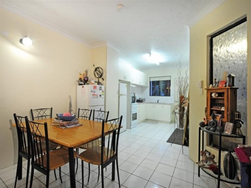2/5 Pleasant Drive, Cannonvale QLD 4802