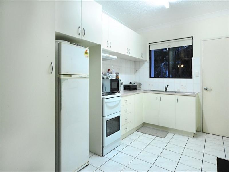 2/5 Pleasant Drive, Cannonvale QLD 4802