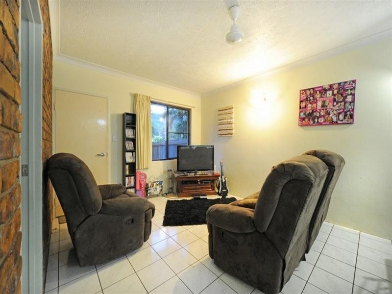 2/5 Pleasant Drive, Cannonvale QLD 4802
