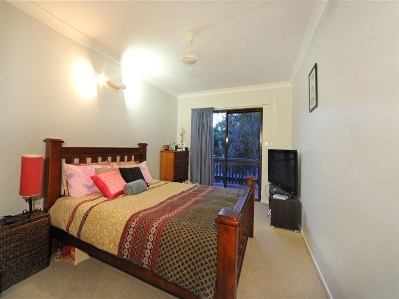 2/5 Pleasant Drive, Cannonvale QLD 4802