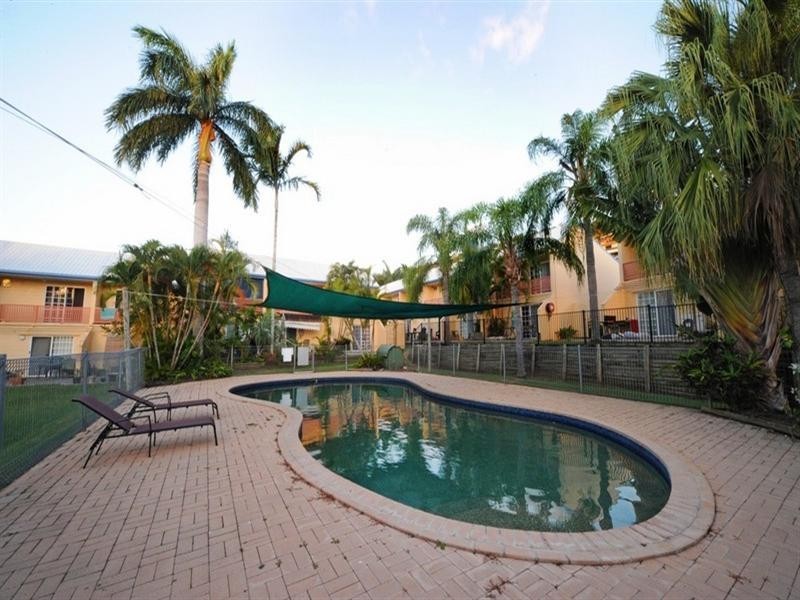 2/11 Island Close, Cannonvale QLD 4802