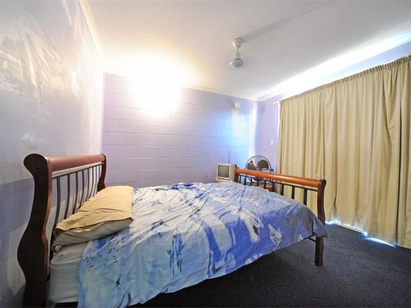 2/11 Island Close, Cannonvale QLD 4802