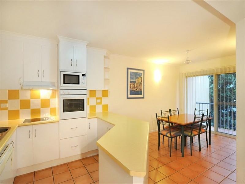 6/24 Beach Road, Cannonvale QLD 4802