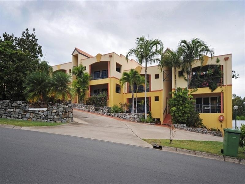 2/24 Island Drive, Cannonvale QLD 4802