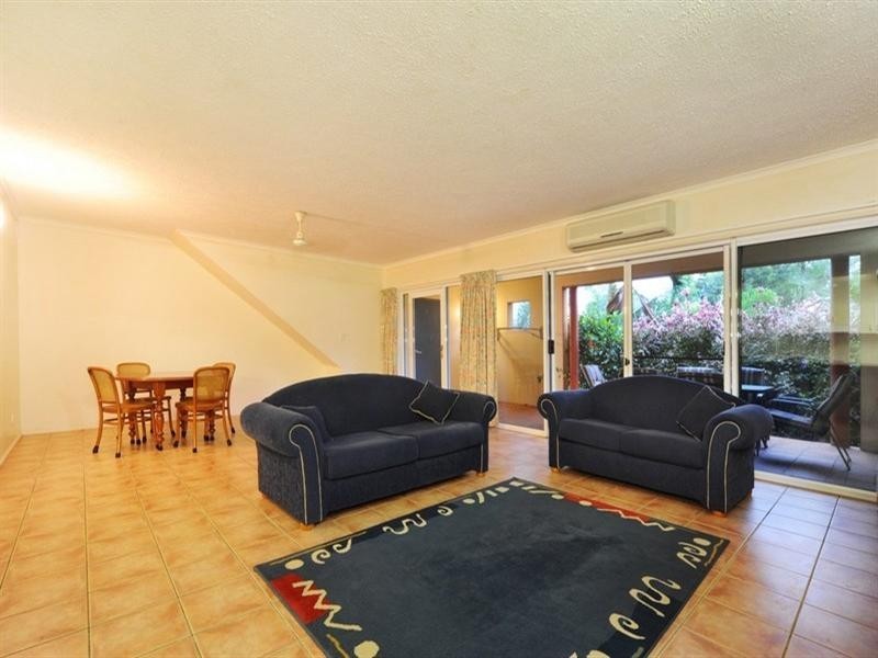 2/24 Island Drive, Cannonvale QLD 4802