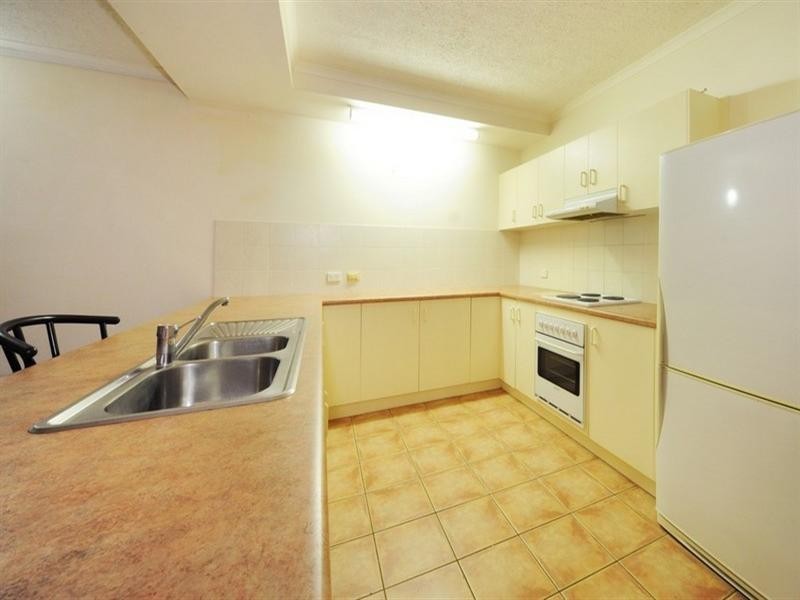 2/24 Island Drive, Cannonvale QLD 4802