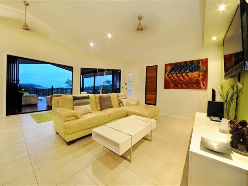 18 Abell Road, Cannonvale QLD 4802