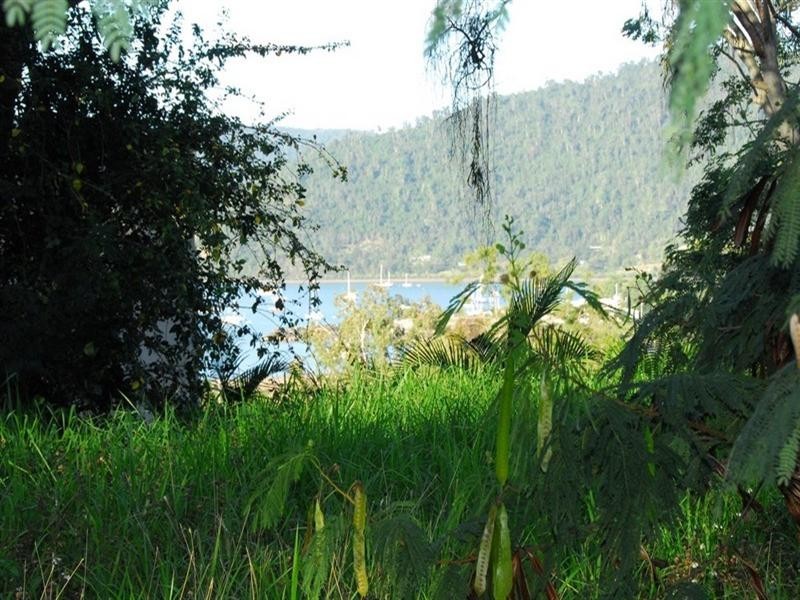 9 Begley Street, Airlie Beach QLD 4802