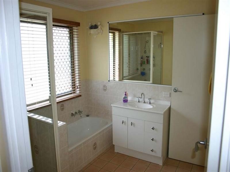 6 Laurence Close, Cannonvale QLD 4802